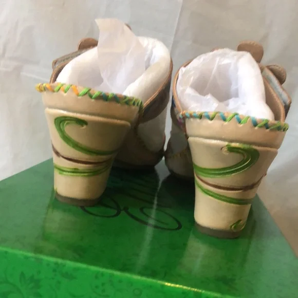 Tropical floral motif leather sandals, size 7 TTS vibrant & comfortable - Picture 5 of 9